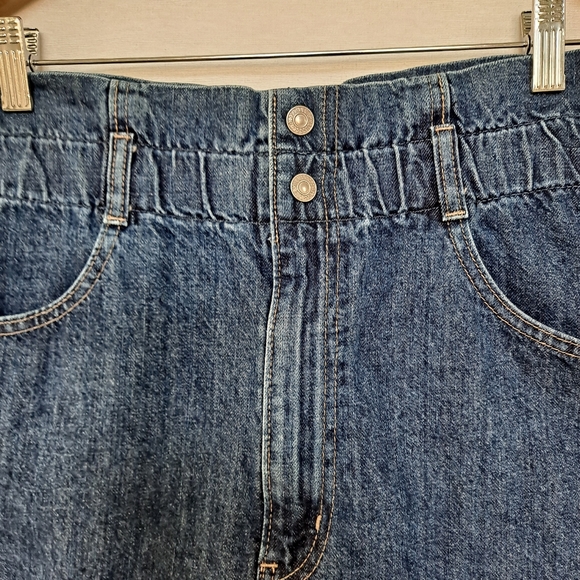 Levi's Blue Denim Jean High Rise Elastic Waist Mom Shorts sz 31 - Picture 9 of 10